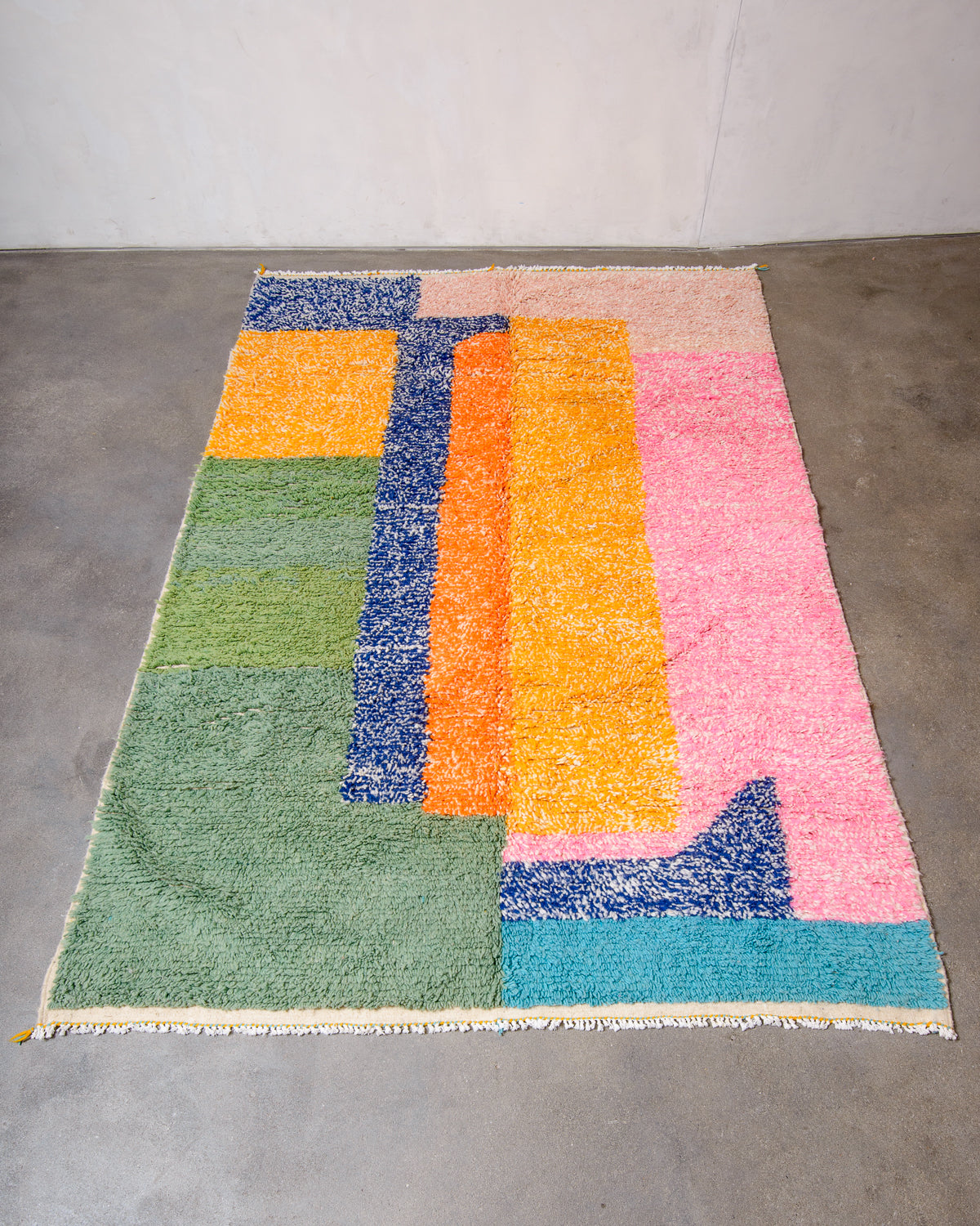 Modern designer handcrafted Berber rug from Morocco. Azilal rug with beautiful colours and patterns. Made of sheep’s wool and cotton.